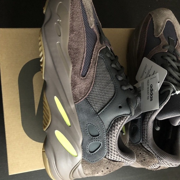 Adidas Yeezy Boost 700 Mauve